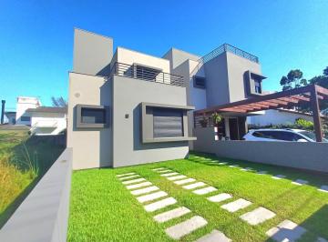 Casa · 152m² · 3 Quartos · Amplo sobrado a venda no centro de Garopaba(Loteamento Jardim Panorâmico)