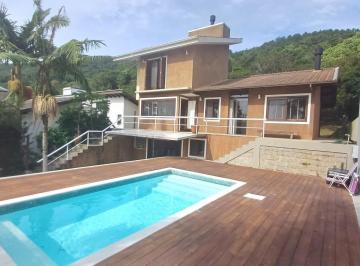 Casa · 140m² · 3 Quartos · 3 Vagas · Linda casa mobiliada com piscina no centro de Garopaba próximo do mar!