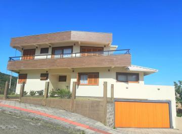 Casa · 405m² · 4 Quartos · 5 Vagas · Casa a venda no centro de Garopaba com 4 dormitórios sendo 2 suítes!