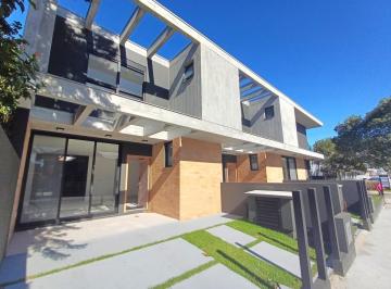 Casa · 94m² · 2 Quartos · 1 Vaga · Sobrado a venda no centro de Garopaba com 2 suítes!