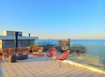 Casa · 214m² · 3 Quartos · 4 Vagas · Magnífica Casa Alto Padrão à venda na Praia do Vigia no Centro de Garopaba com 3 suítes!