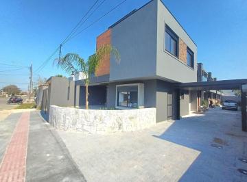 Casa · 108m² · 2 Quartos · 1 Vaga · Sobrado com 2 suítes em condominio horizontal no centro de Garopaba!