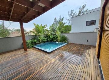 Casa · 150m² · 3 Quartos · 2 Vagas · Lindo sobrado a venda no centro de Garopaba com 3 suítes!