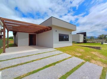 Casa · 180m² · 3 Quartos · Casa térrea em condomínio fechado(Rosa Internacional) com 3 dorms sendo 2 suítes!