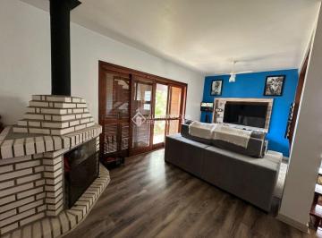 3a9afc9b-ad0c-47e7-963d-6eff8c86fe90 · Casa com 3 quartos sendo 1 suíte master e piscina no bairro Ponta Grossa