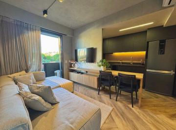 358996_iZK111efV1oU9Ja_35899668ffb64bded58.jpg · Apartamento com 1 suíte, mobiliado, com ampla infraestrutura.