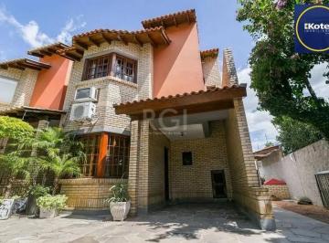 Casa · 148m² · 3 Quartos · 3 Vagas · Casa de 147m² - 3 dormitórios, 1 suíte, churrasqueira, pátio com piscina e 3 vag