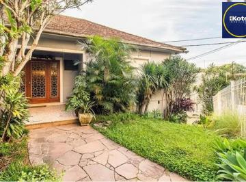 Casa · 425m² · 3 Quartos · 2 Vagas · Casa com 3 quartos, 2 vagas e pátio no Bairro Higienópolis