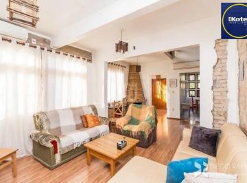 Casa · 135m² · 3 Quartos · 2 Vagas · BELO SOBRADO REFORMADO 3 DORMITÓRIOS - BAIRRO NONOAI