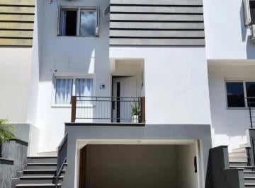 Casa · 235m² · 4 Quartos · 2 Vagas · Ótima casa em condomínio fechado na Vila Nova, em Porto Alegre!