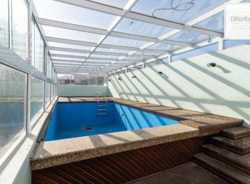 Casa · 444m² · 4 Quartos · 2 Vagas · Casa incrível com 444m² privativos, para uso misto, residencial ou comercial.