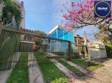 Casa · 255m² · 3 Quartos · 4 Vagas · Vende-se excelente cada 3 quartos com suíte, 4 vagas, anexo comn salão de festas