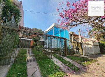 Casa · 255m² · 3 Quartos · 4 Vagas · Vende-se excelente cada 3 quartos com suíte, 4 vagas, anexo comn salão de festas