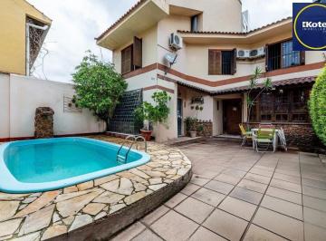 Casa · 199m² · 3 Quartos · 3 Vagas · Casa com 3 suítes, 4 vagas e pátio com piscina no Bairro Boa Vista