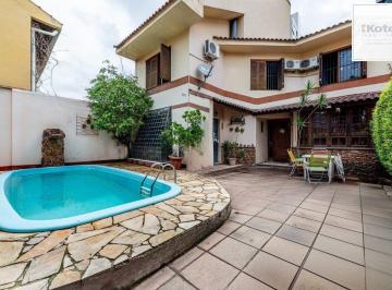 Casa · 199m² · 3 Quartos · 3 Vagas · Casa com 3 suítes, 4 vagas e pátio com piscina no Bairro Boa Vista