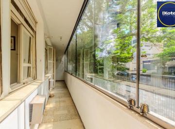 Apartamento · 124m² · 3 Quartos · 2 Vagas · Apartamento com 3 quartos e 124m² à venda em Petrópolis, Porto Alegre. Rua Coron