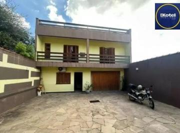 Casa · 300m² · 4 Quartos · 8 Vagas · Ótima casa no bairro Jardim Lindóia, com 4 quartos, pátio amplo e área com churr