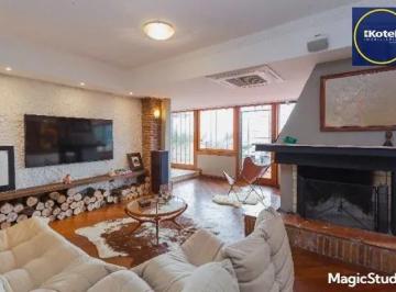 Casa · 375m² · 3 Quartos · 8 Vagas · Casa semi-mobiliada na Vila Assunção com vista deslumbrante para o Guaíba e Vele