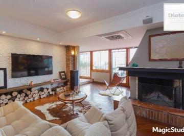 Casa · 375m² · 3 Quartos · 8 Vagas · Casa semi-mobiliada na Vila Assunção com vista deslumbrante para o Guaíba e Vele