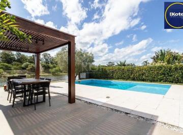Casa · 340m² · 4 Quartos · 4 Vagas · Casa Condominio para Venda - 340m², 4 dormitórios, sendo 4 suites, 4 vagas - Ter