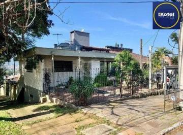 Casa · 200m² · 3 Quartos · 1 Vaga · Casa de 3 dormitórios no bairro Bom Jesus