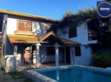 Casa · 365m² · 4 Quartos · 5 Vagas · Casa de 365m² - 4 dormitórios sendo 3 suítes e 5 vagas de garagem no bairro Part