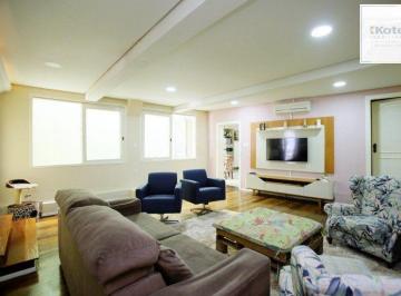 Casa · 235m² · 4 Quartos · 3 Vagas · Excelente casa de 235m² com 4 dormitórios e 3 vagas no bairro Azenha.