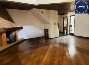 Casa · 334m² · 3 Quartos · 2 Vagas · Encantadora residência com 03 dormitórios sendo 01 suíte e piscina.