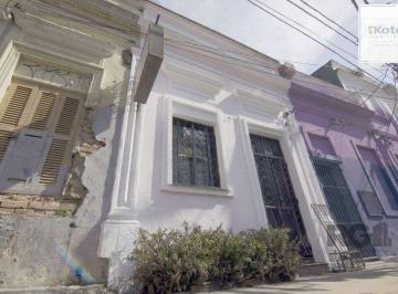 Casa · 116m² · 2 Quartos · Excelente casa de 116m² com 2 dormitórios no bairro Cidade Baixa.