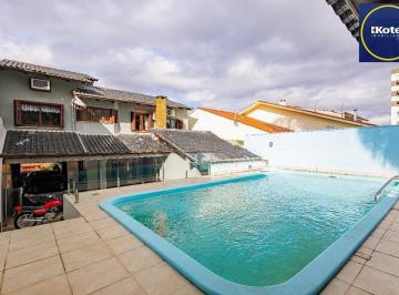 Casa · 208m² · 4 Quartos · 3 Vagas · Casa de 4 dormitórios e 208m² à venda no Bairro Jardim Botânico, Porto Alegre.