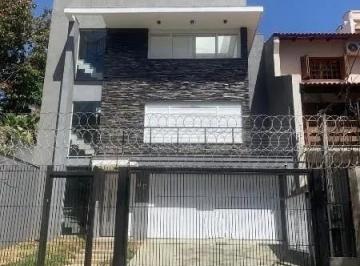 Casa · 294m² · 3 Quartos · 3 Vagas · Casa com 3 dormitórios e suíte à Venda no Bairro Medianeira - Porto Alegre/RS