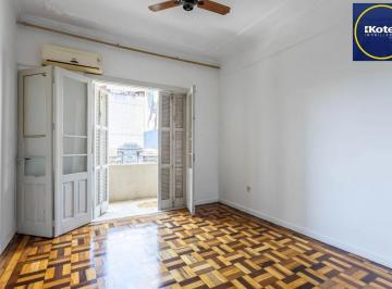Apartamento · 79m² · 2 Quartos · Vende-se apartamento com 2 quartos, 79 m² e sacada - Centro Histórico