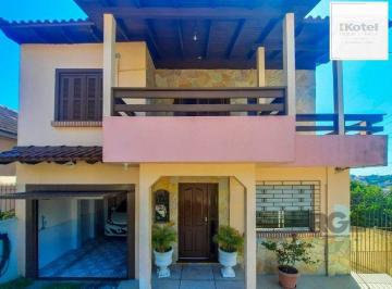 Casa · 240m² · 4 Quartos · 2 Vagas · Excelente casa de 240m² com 4 dormitórios e 2 vagas.