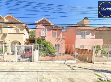 Casa · 109m² · 3 Quartos · 3 Vagas · Casa/terreno na Rua Oscar Bittencourt