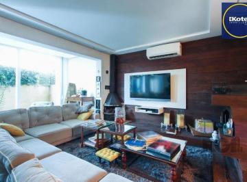 Casa · 327m² · 3 Quartos · 3 Vagas · Casa com 327m² de área privativa, oferecendo 3 dormitórios, sendo 3 suítes