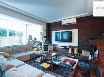 Casa · 327m² · 3 Quartos · 3 Vagas · Casa com 327m² de área privativa, oferecendo 3 dormitórios, sendo 3 suítes