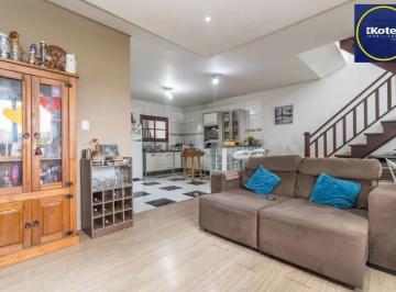 Casa · 329m² · 6 Quartos · 2 Vagas · Casa de 6 dormitórios à venda Bairro Vila Nova - Porto Alegre