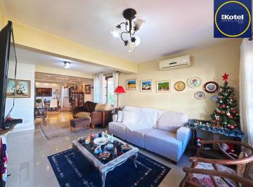 Casa · 185m² · 3 Quartos · 3 Vagas · Casa em condomínio bairro Tristeza, com 185m² privativos.