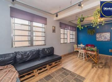 Apartamento · 75m² · 2 Quartos · Apto 2 dorm, reformado, no Menino Deus
