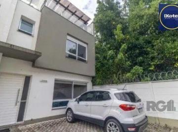Casa · 196m² · 3 Quartos · 2 Vagas · Casa impecável e mobiliada, com 3 niveis, possui 3 dormitórios sendo 1 suíte, 4