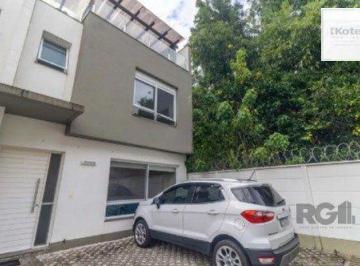 Casa · 196m² · 3 Quartos · 2 Vagas · Casa impecável e mobiliada, com 3 niveis, possui 3 dormitórios sendo 1 suíte, 4