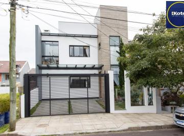 Casa · 179m² · 4 Quartos · 2 Vagas · Excelente casa de alvenaria, 4 dormitórios, 2 suítes e 2 vagas de garagem.