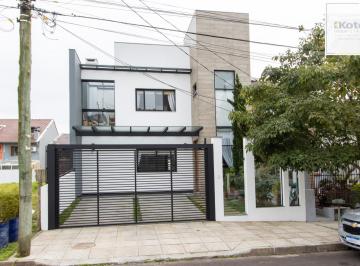 Casa · 179m² · 4 Quartos · 2 Vagas · Excelente casa de alvenaria, 4 dormitórios, 2 suítes e 2 vagas de garagem.