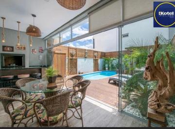Casa · 180m² · 3 Quartos · 2 Vagas · Casa com 3 quartos e 2 vagas em condomínio fechado no Bairro Ecoville