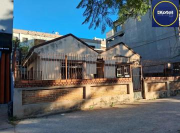 Casa · 90m² · 2 Quartos · 2 Vagas · Casa à venda - em Menino Deus
