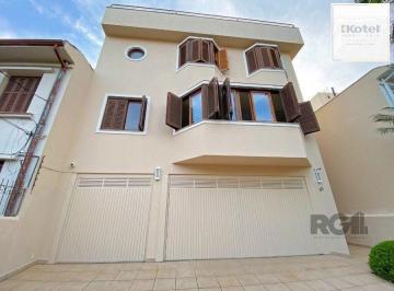 Casa · 465m² · 3 Quartos · 5 Vagas · Excelente casa de 465m² com 3 dormitórios e 5 vagas de garagem.