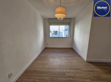 Apartamento · 70m² · 3 Quartos · Apartamento 3 dormitórios na rua Corronel Massot, Cristal.