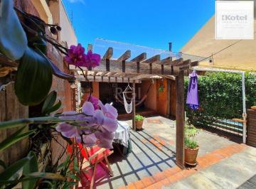 Casa · 182m² · 3 Quartos · 2 Vagas · Casa para Venda - 182m², 3 dormitórios, sendo 3 suites, 2 vagas - Guarujá/ Porta
