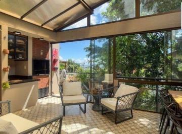 Casa · 200m² · 3 Quartos · 2 Vagas · Vende-se ampla casa em condomínio com 3 dorm sendo 2 suítes, com 2 vagas e terra
