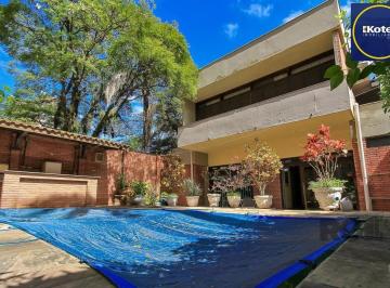 Casa · 480m² · 4 Quartos · 4 Vagas · Casa à venda - em Petrópolis